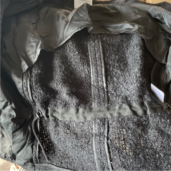 AKRIS Punto 3/4 sleeves blazer w/patent leather
accents. black. Size 6 US - Picture 12 of 16